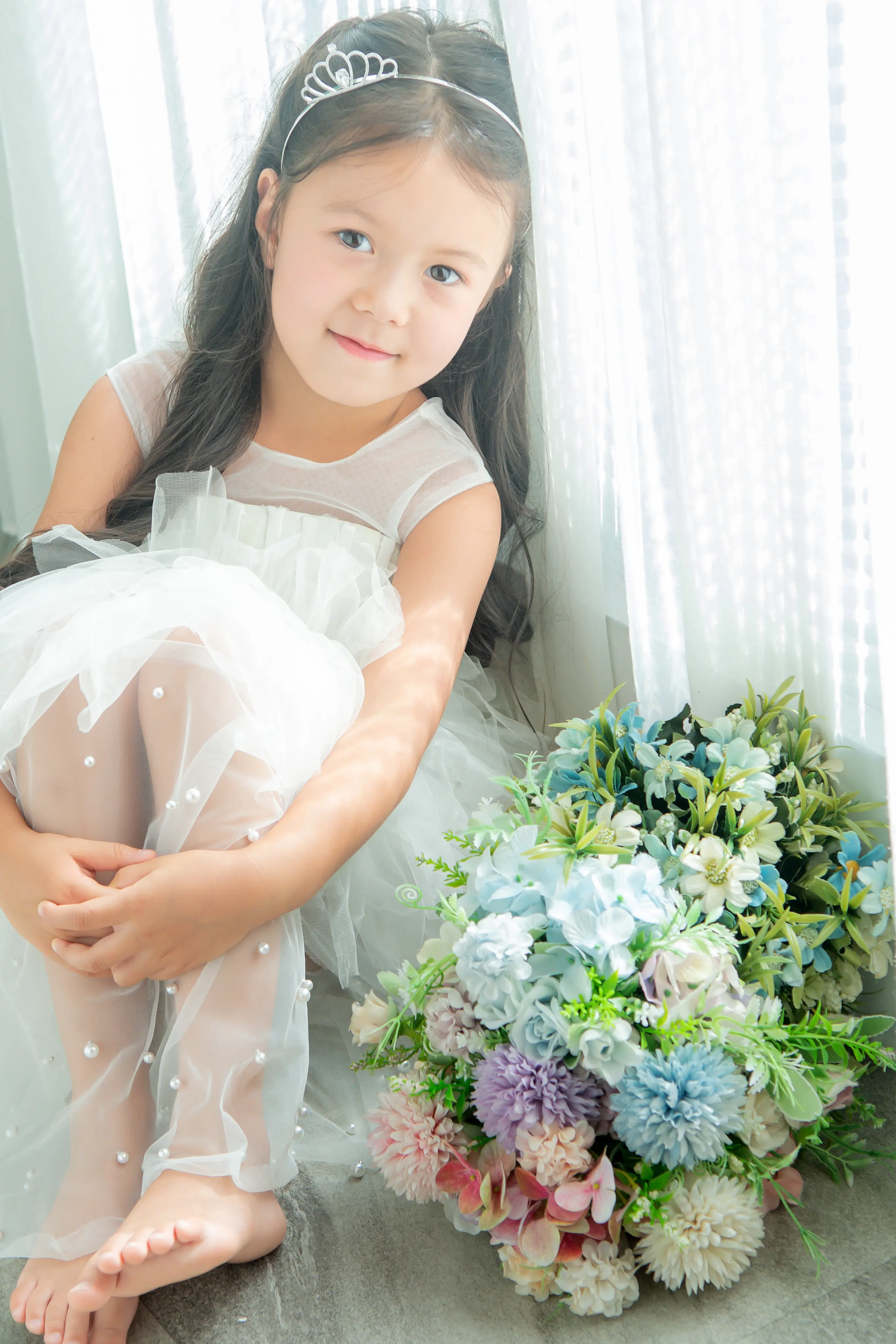  女孩與花束的自然兒童寫真