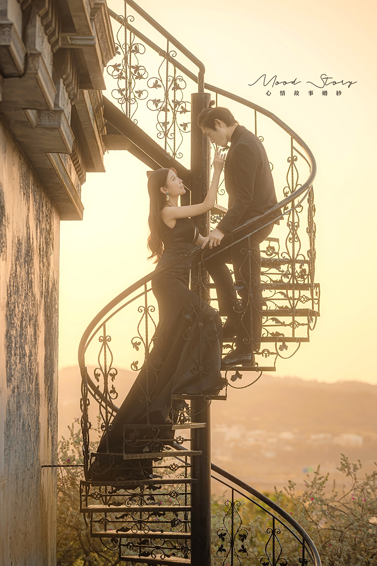 高雄結婚照｜黑禮服旋轉樓梯時尚婚紗 ｜ Mood Story